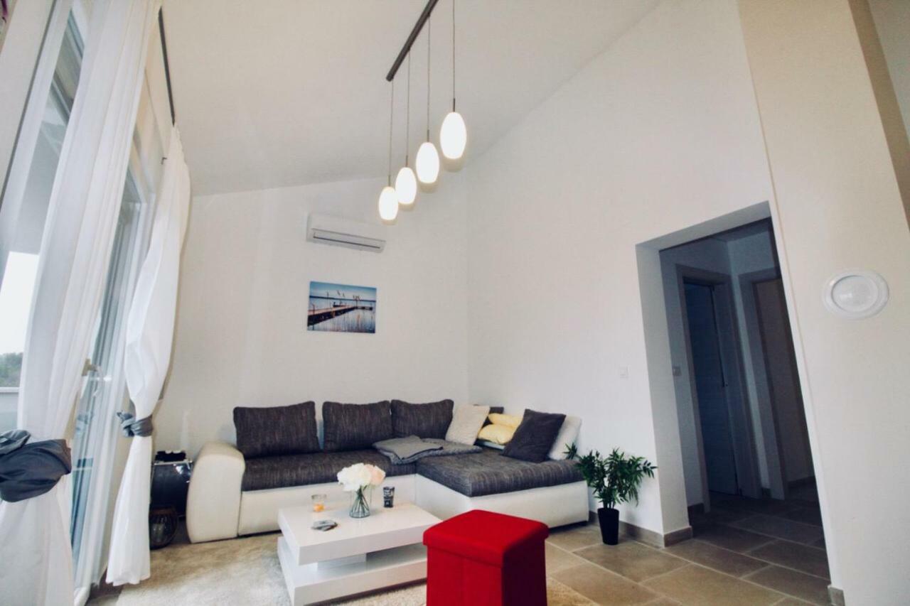 Apartments Ibis Čižići Eksteriør billede